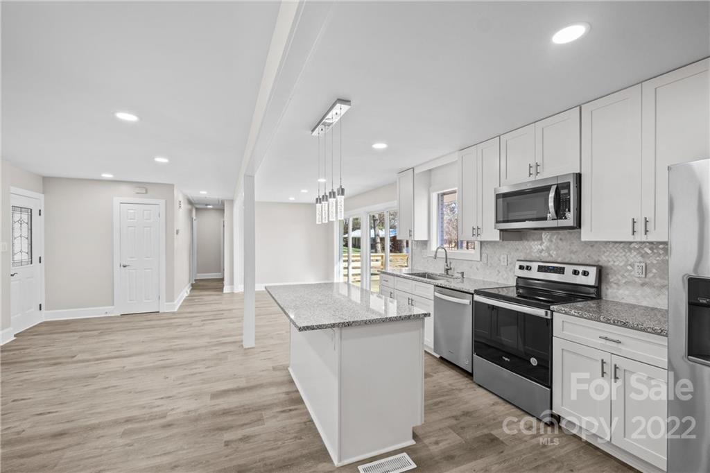 1405 Lakeview Drive