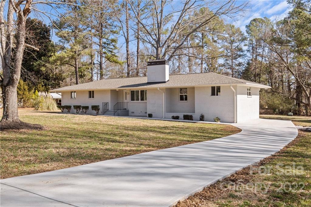 1405 Lakeview Drive