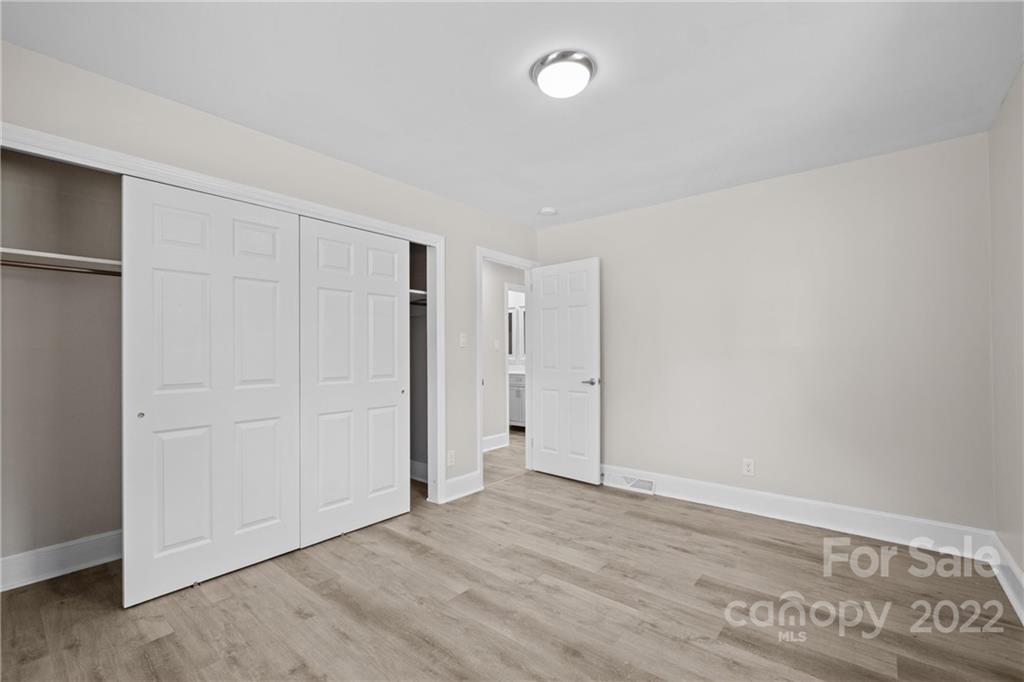 1405 Lakeview Drive