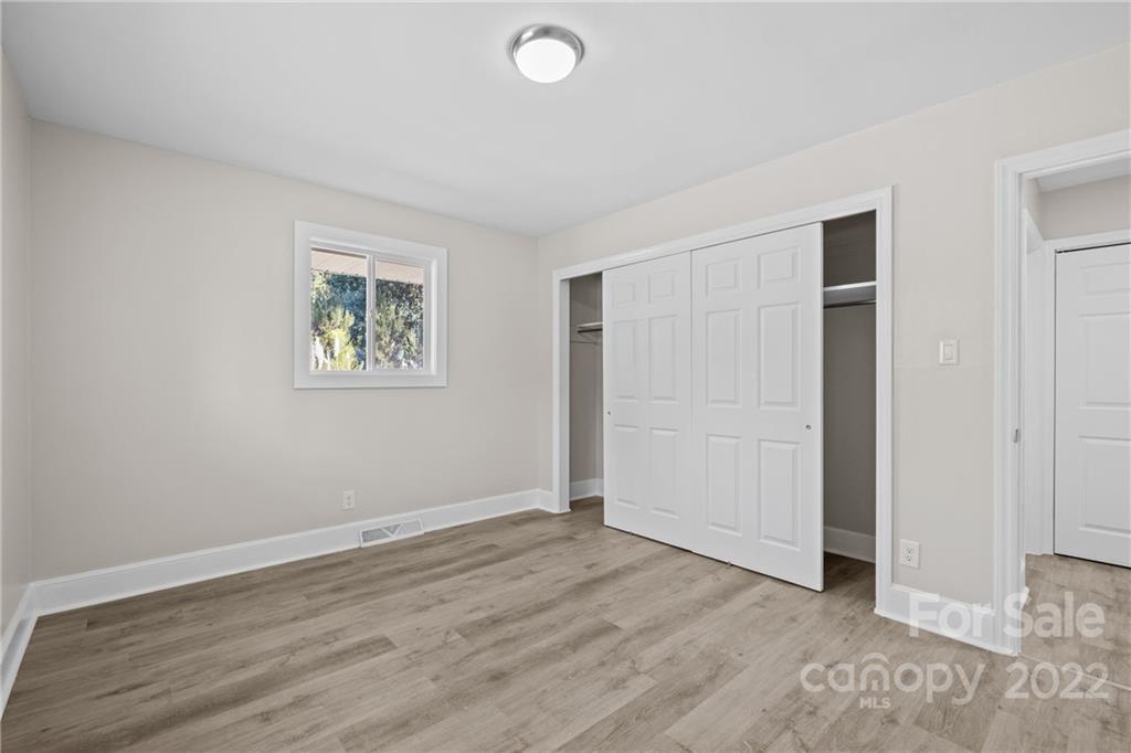 1405 Lakeview Drive