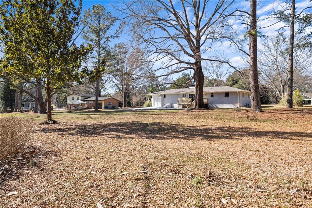 1405 Lakeview Drive
