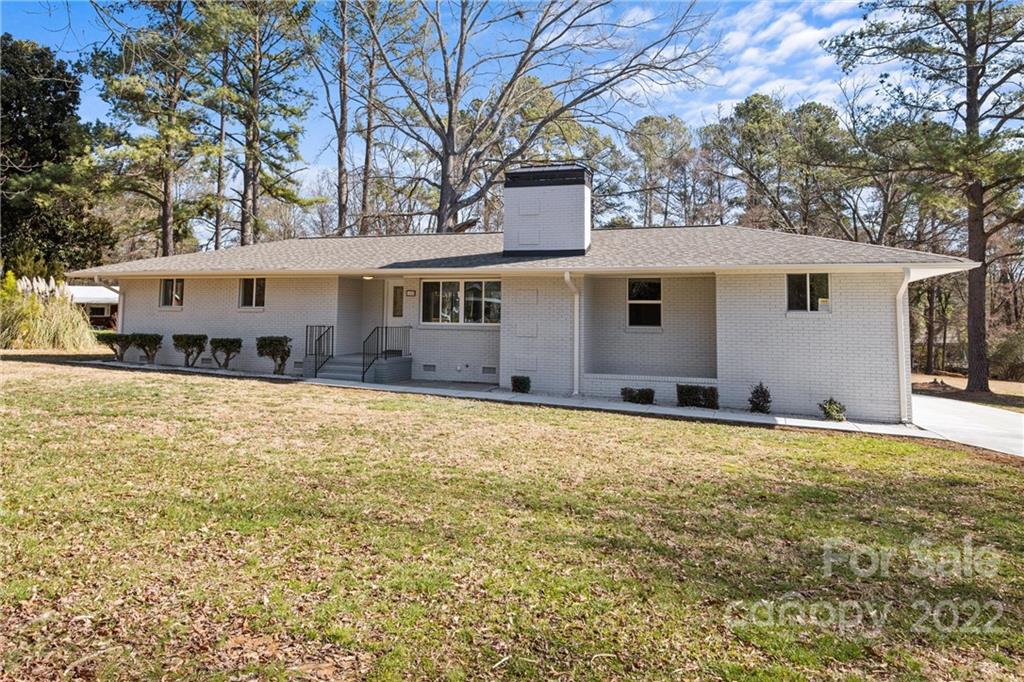 1405 Lakeview Drive