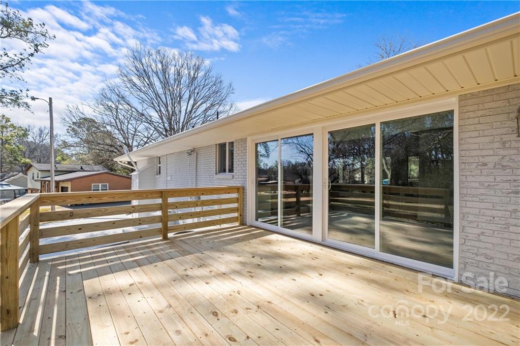 1405 Lakeview Drive