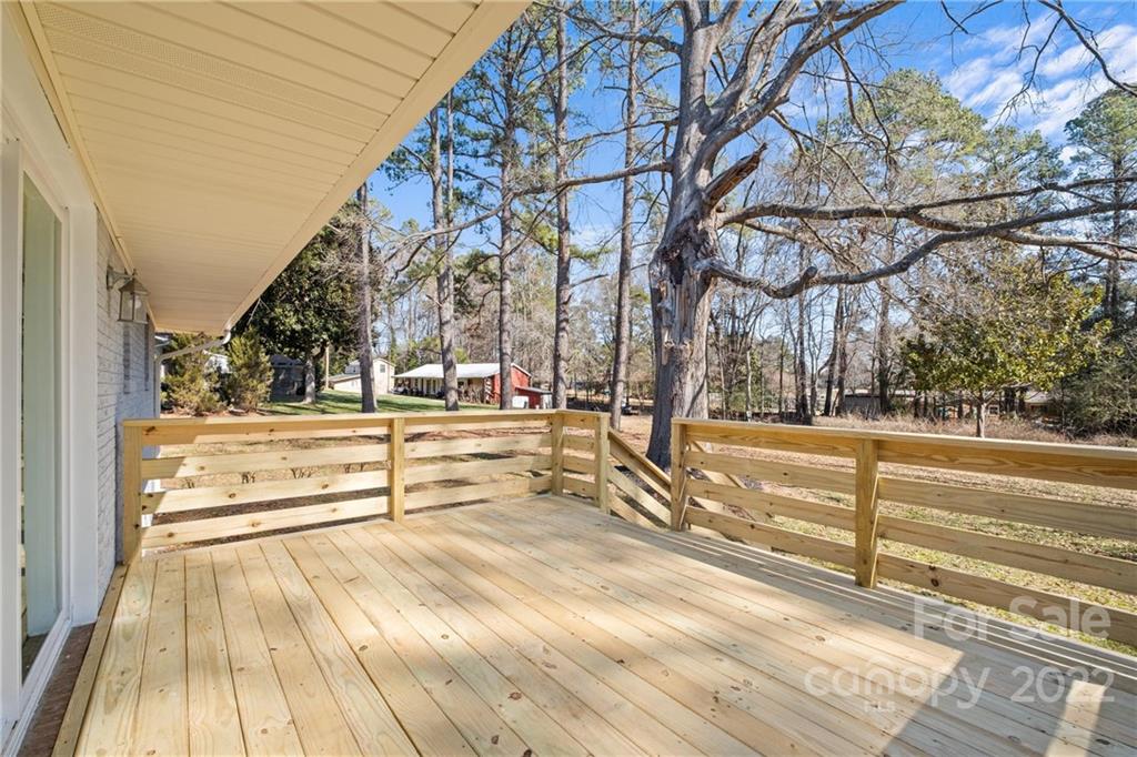 1405 Lakeview Drive