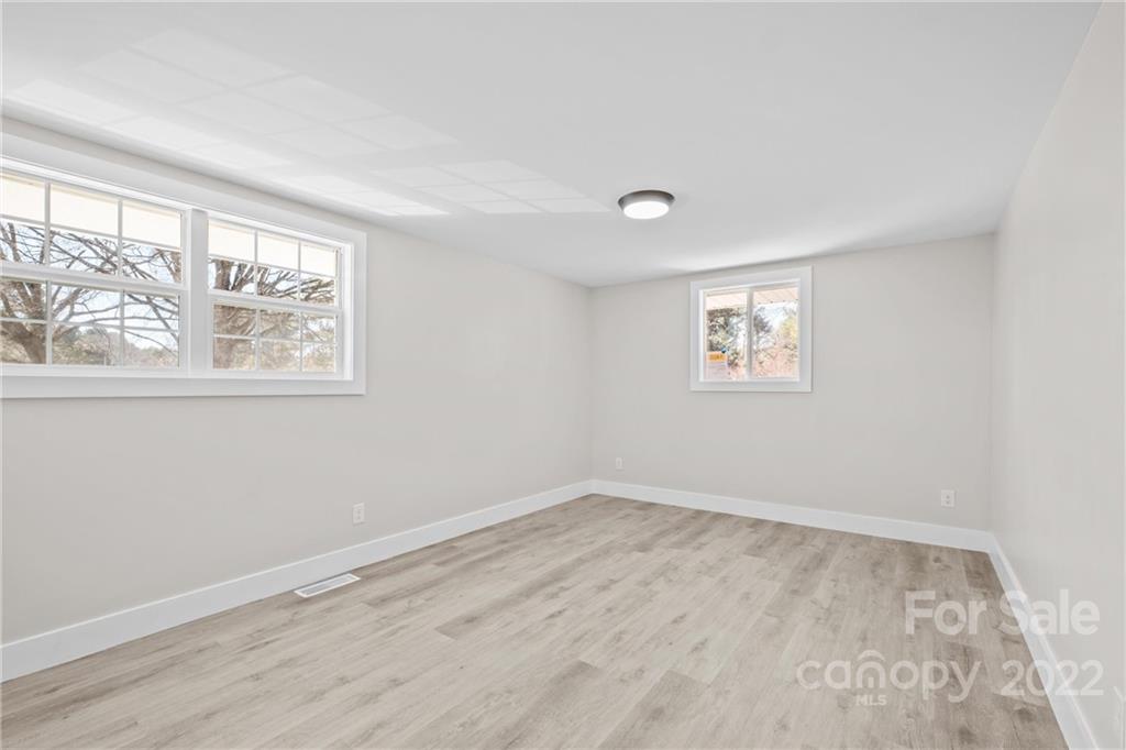 1405 Lakeview Drive