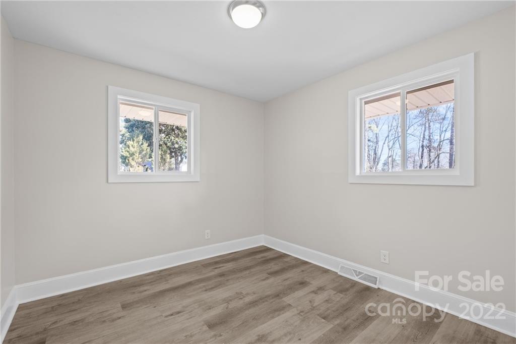 1405 Lakeview Drive