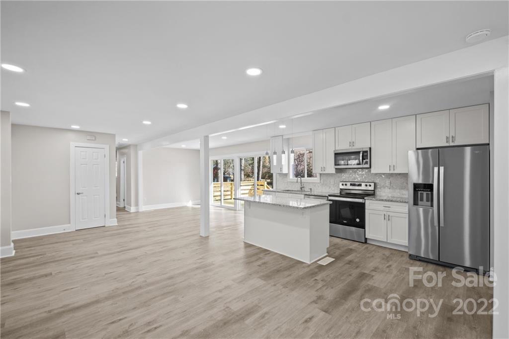 1405 Lakeview Drive