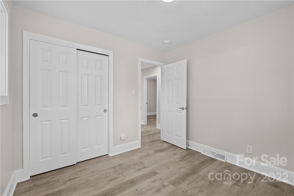 1405 Lakeview Drive
