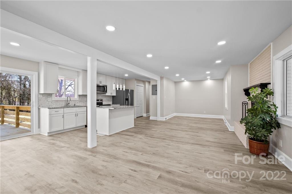 1405 Lakeview Drive