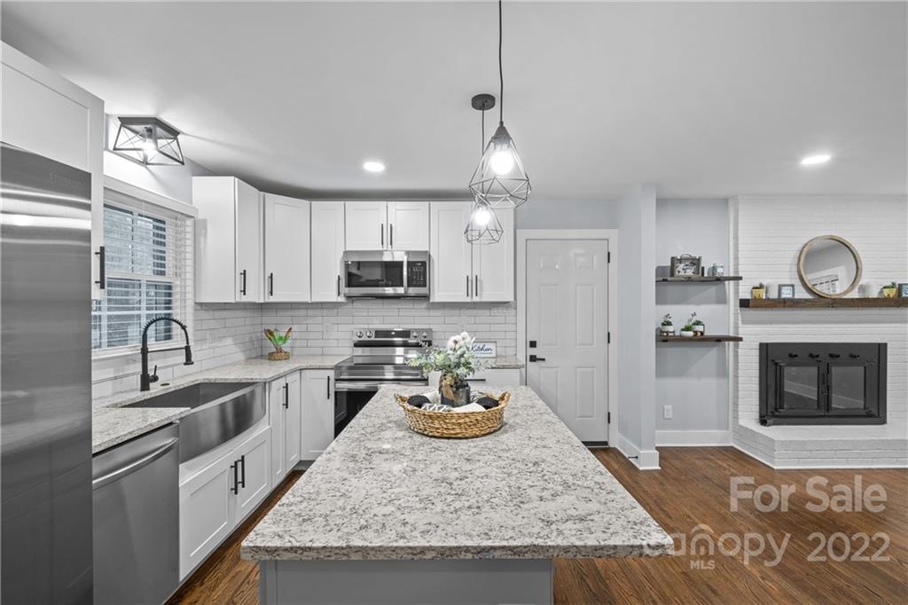 2425 Dogwood Circle