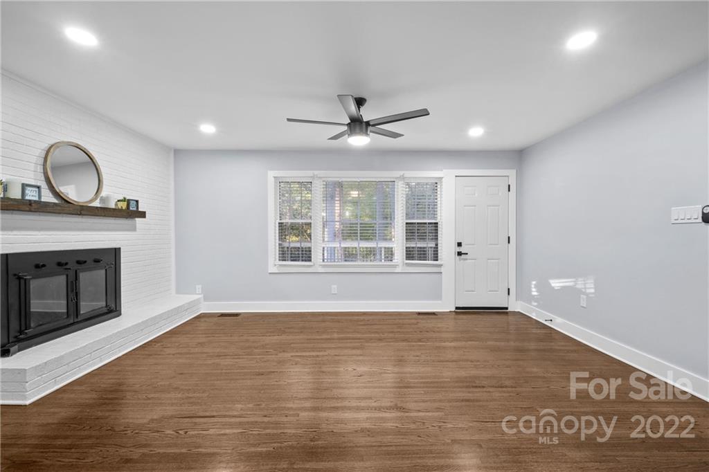 2425 Dogwood Circle