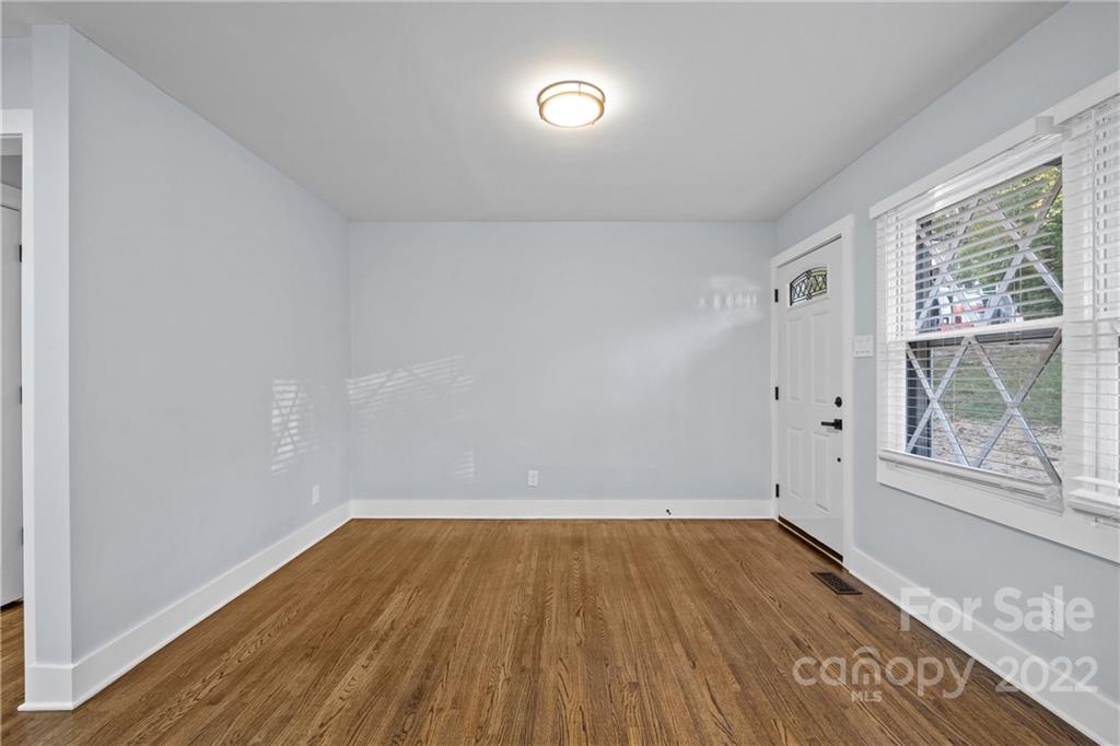 2425 Dogwood Circle