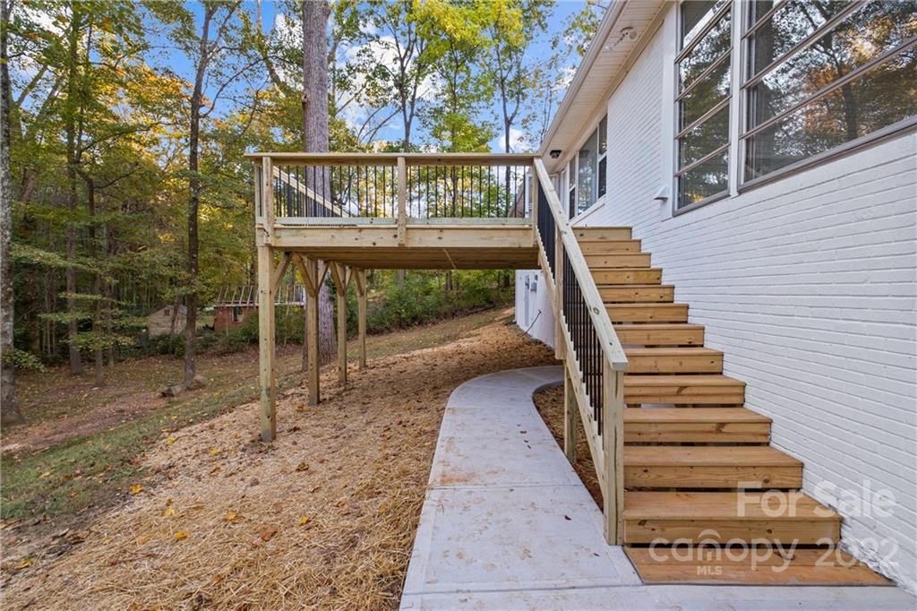 2425 Dogwood Circle