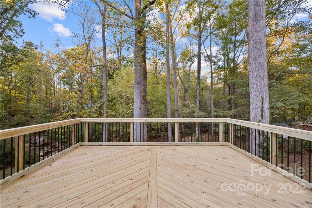2425 Dogwood Circle