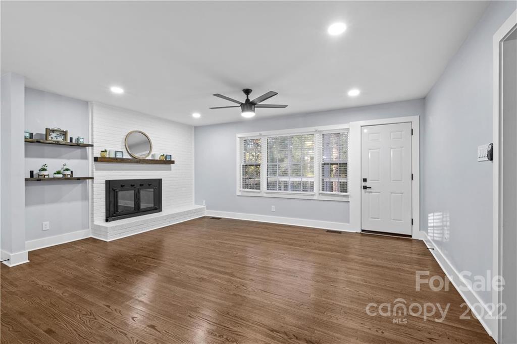 2425 Dogwood Circle