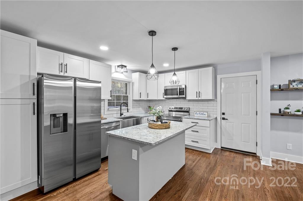 2425 Dogwood Circle
