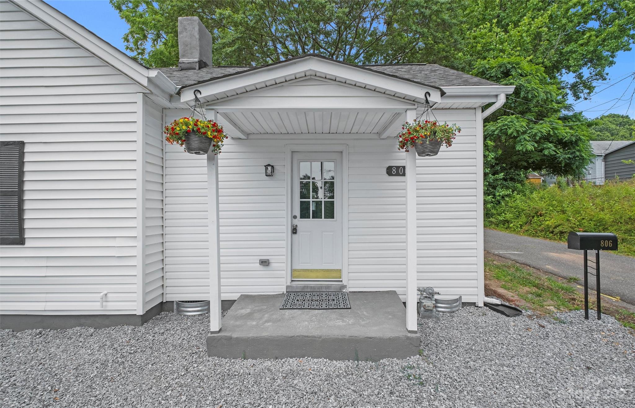 806 Grace Street