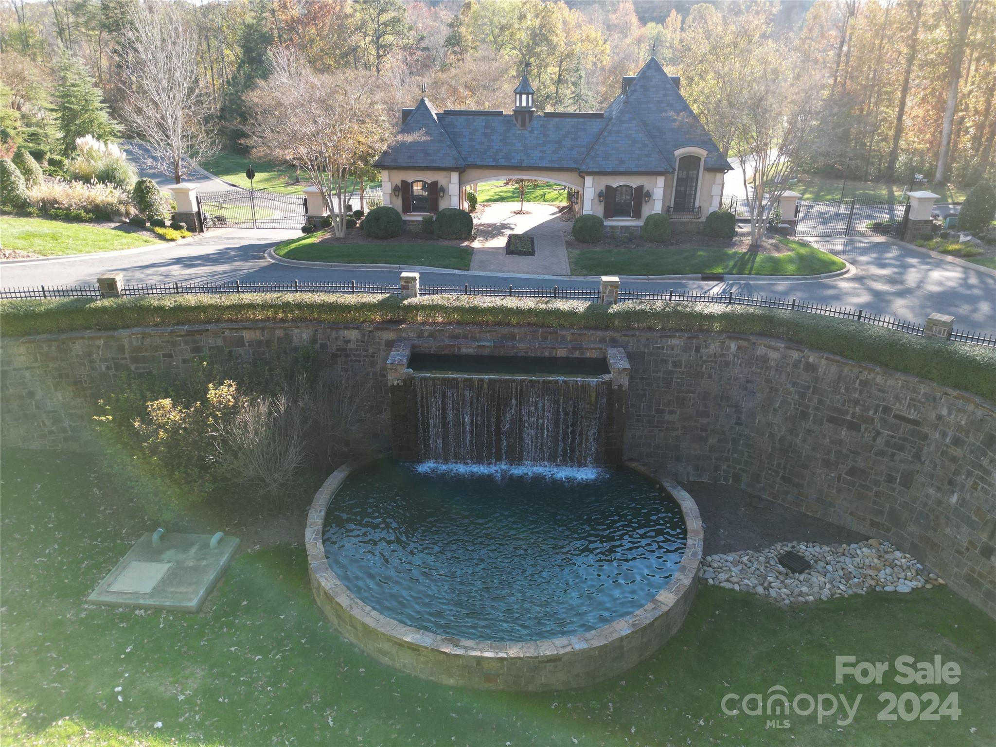 1008 Hartshaw Court