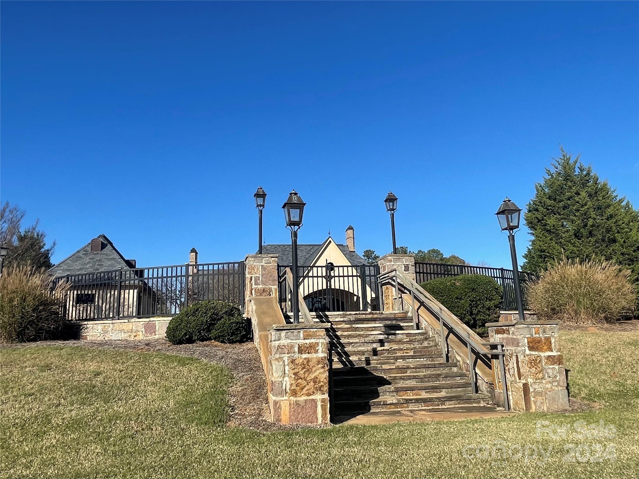 1008 Hartshaw Court