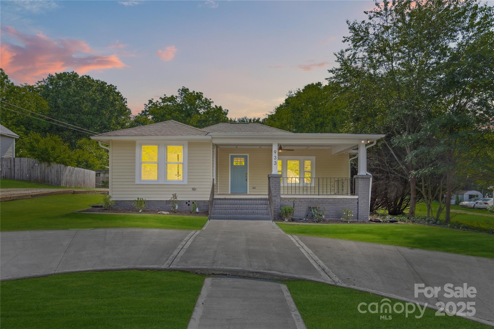 933 Old Charlotte Road