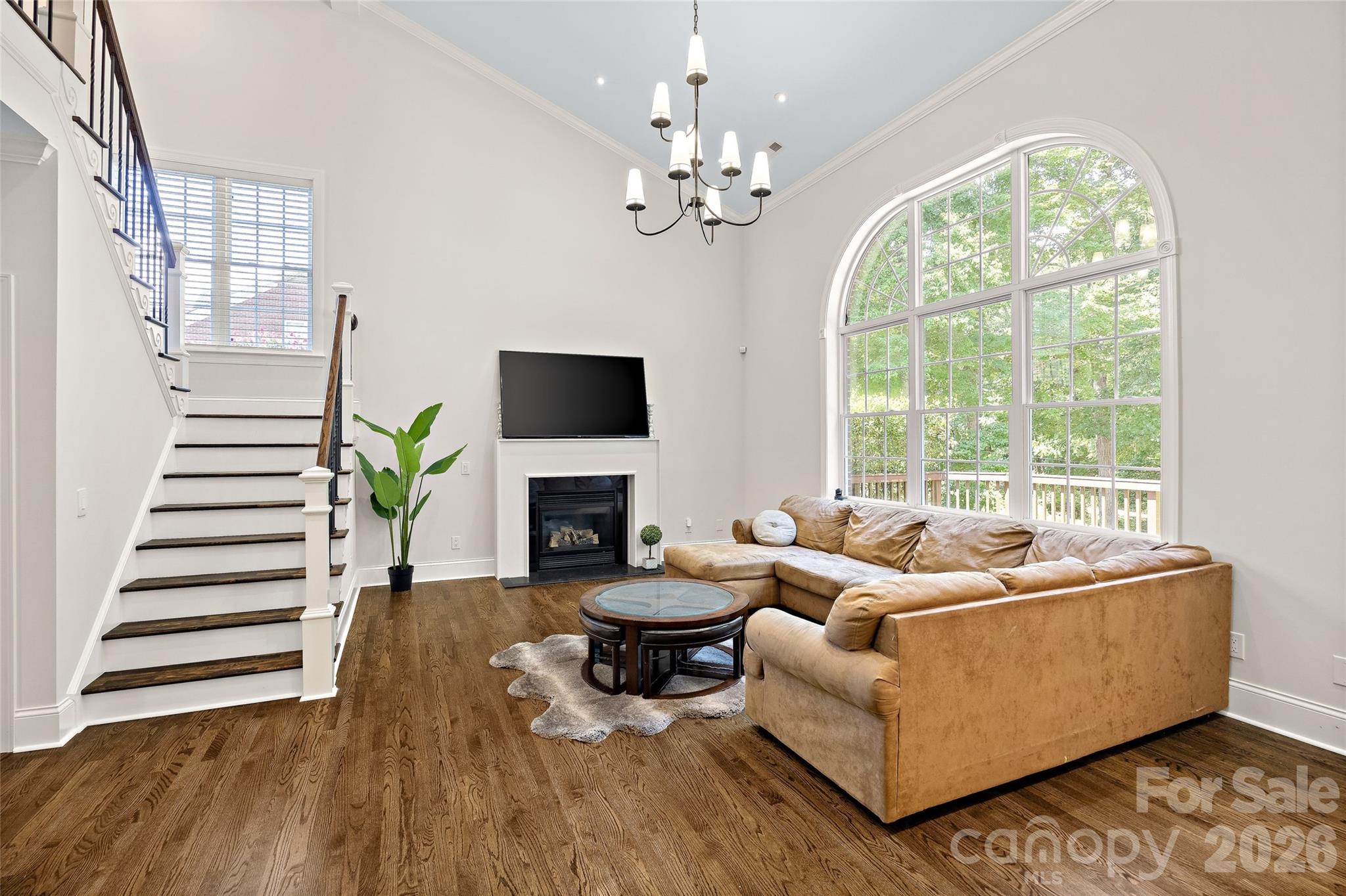 1607 Crestgate Drive