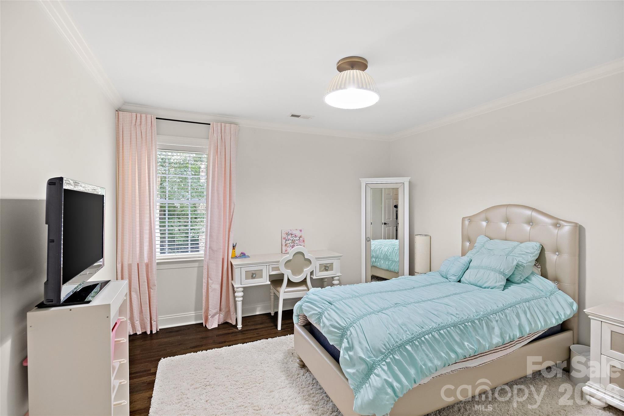1607 Crestgate Drive