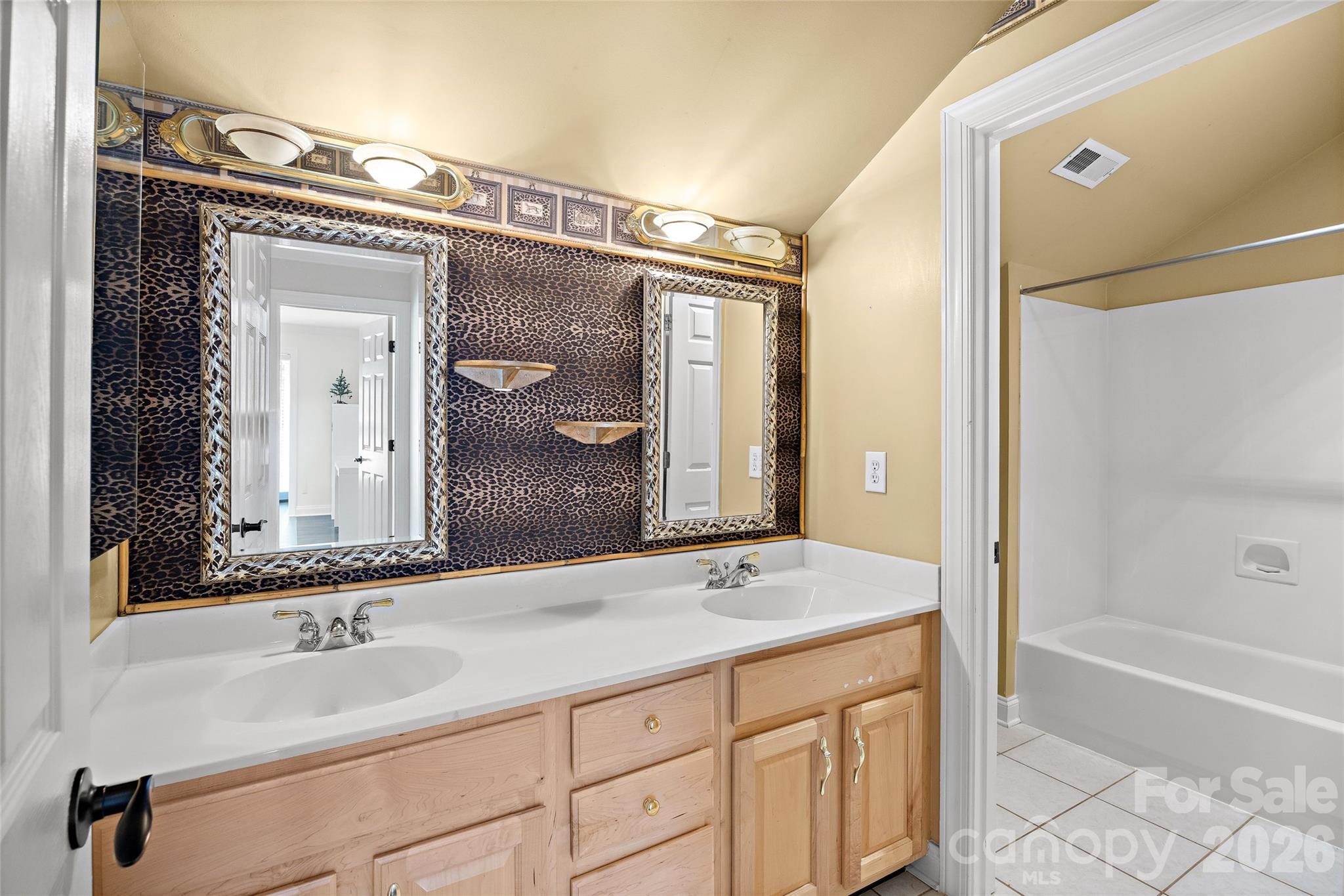 1607 Crestgate Drive
