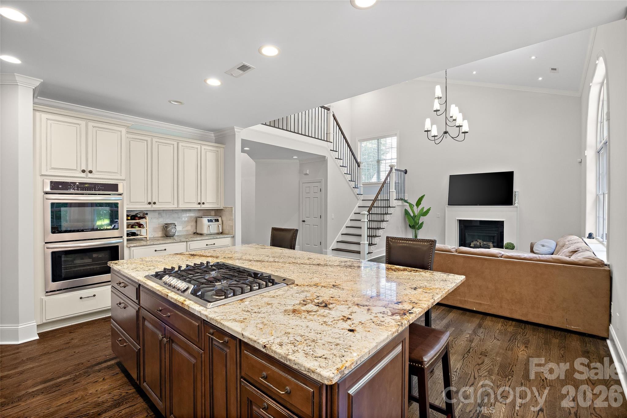 1607 Crestgate Drive