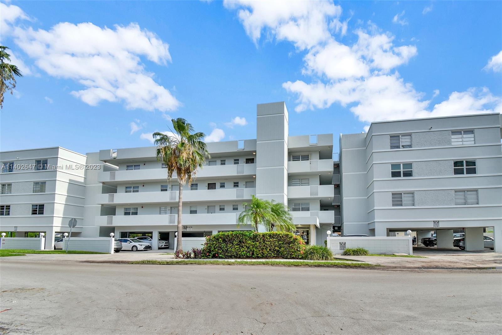 3527 NE 168th St Unit: 203