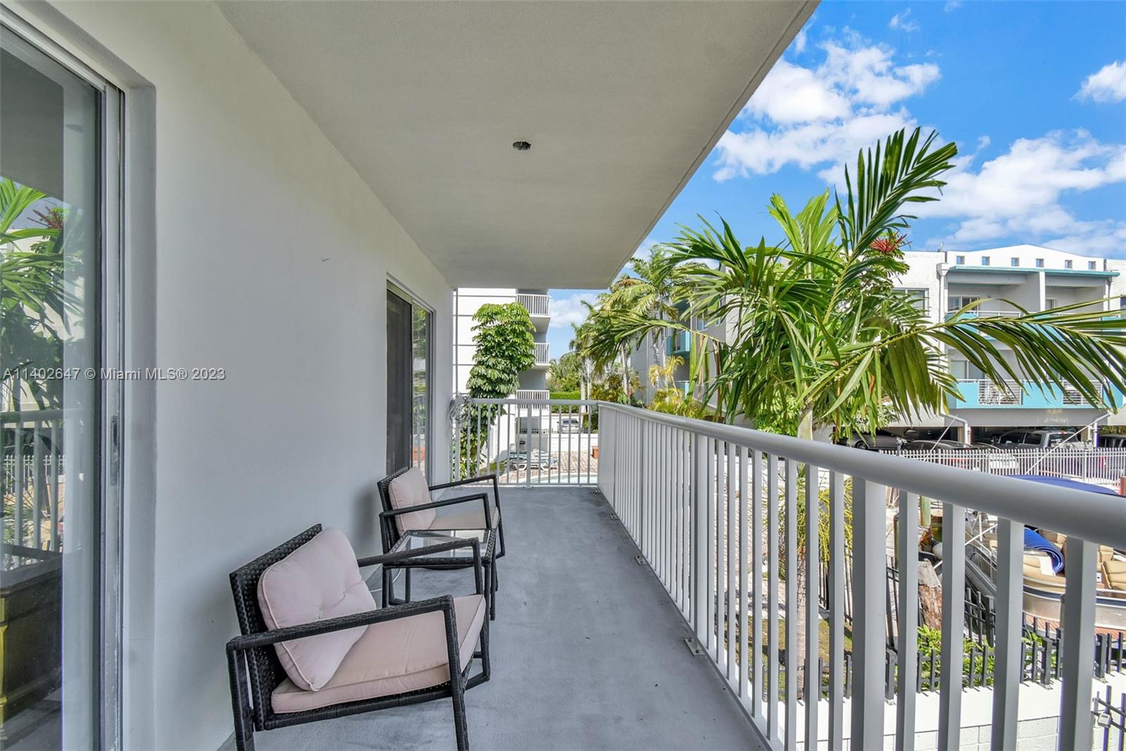 3527 NE 168th St Unit: 203
