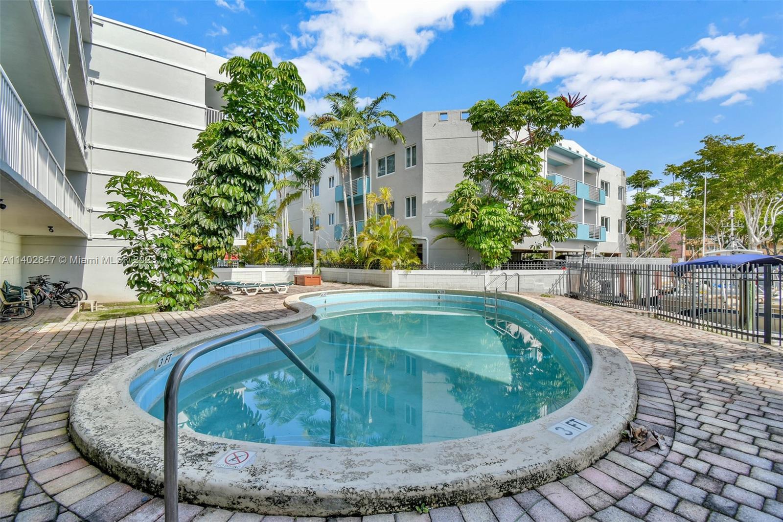 3527 NE 168th St Unit: 203