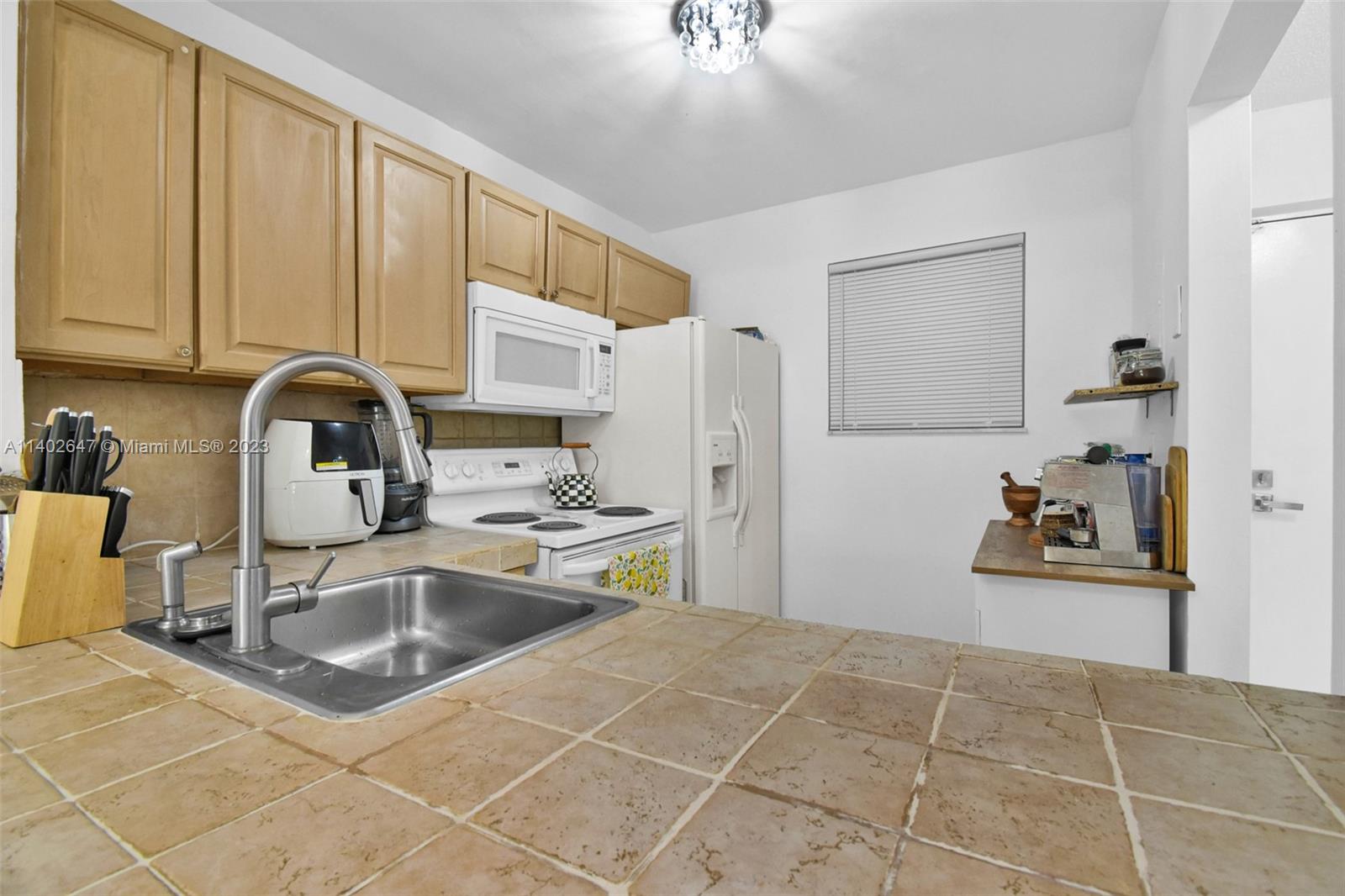 3527 NE 168th St Unit: 203