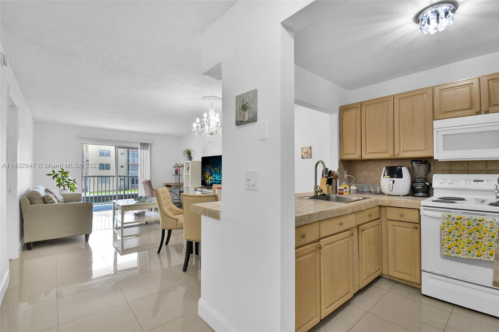 3527 NE 168th St Unit: 203