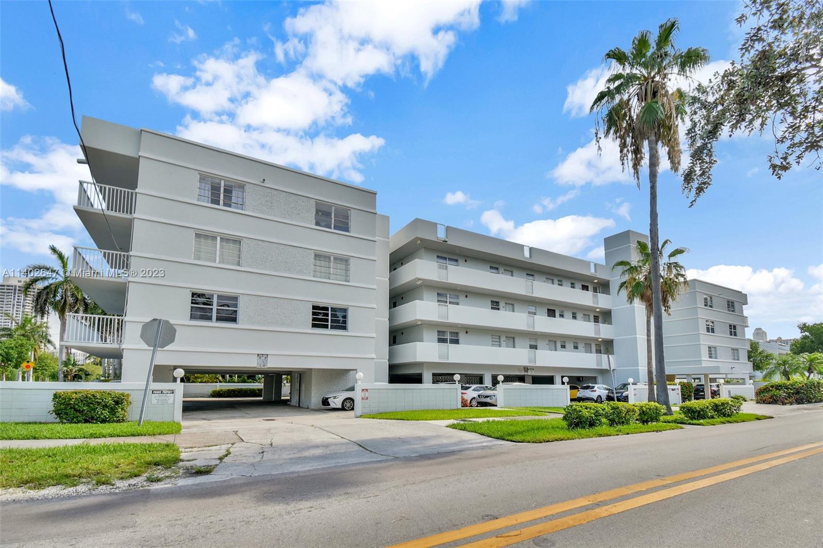 3527 NE 168th St Unit: 203