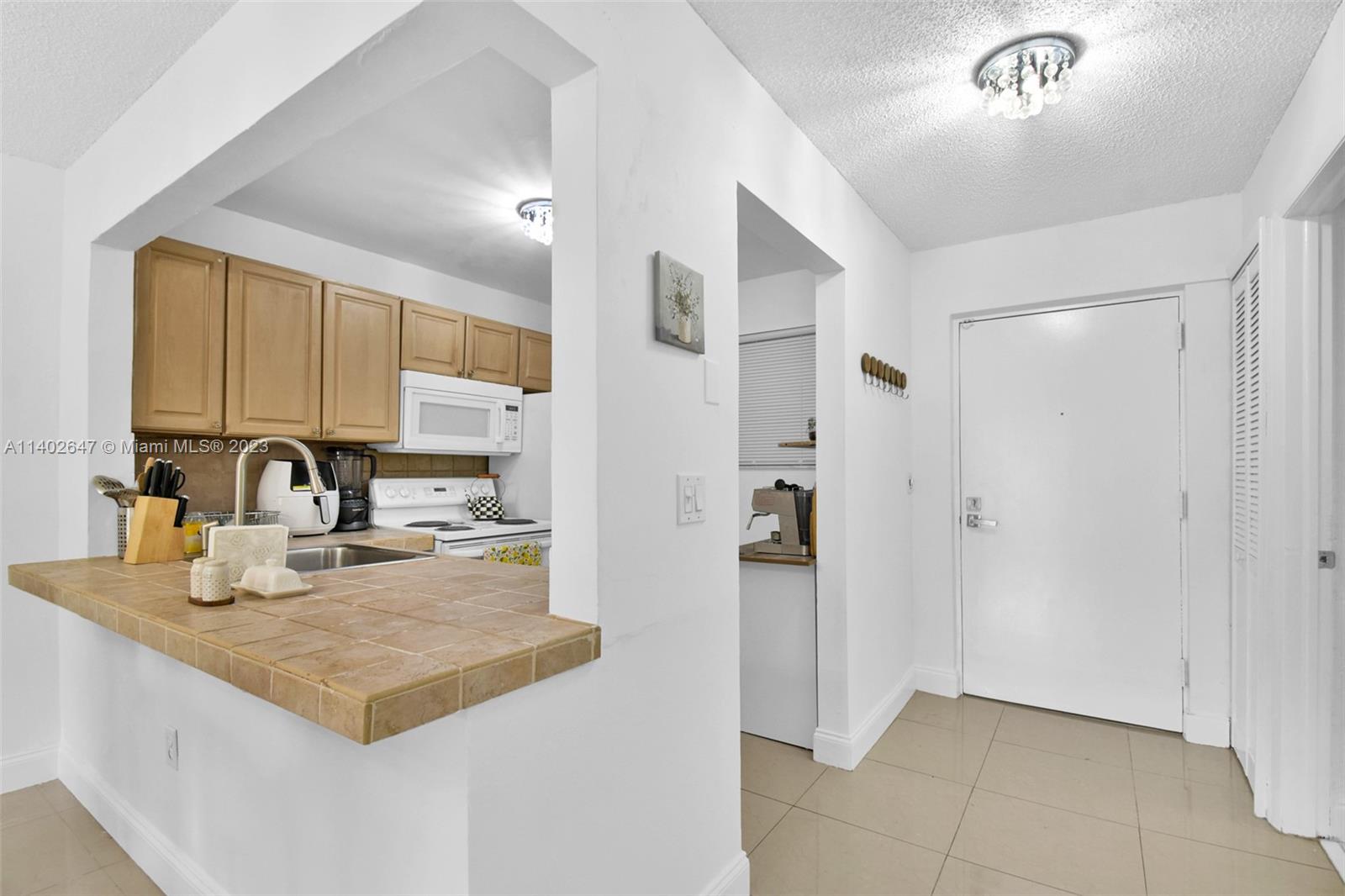 3527 NE 168th St Unit: 203
