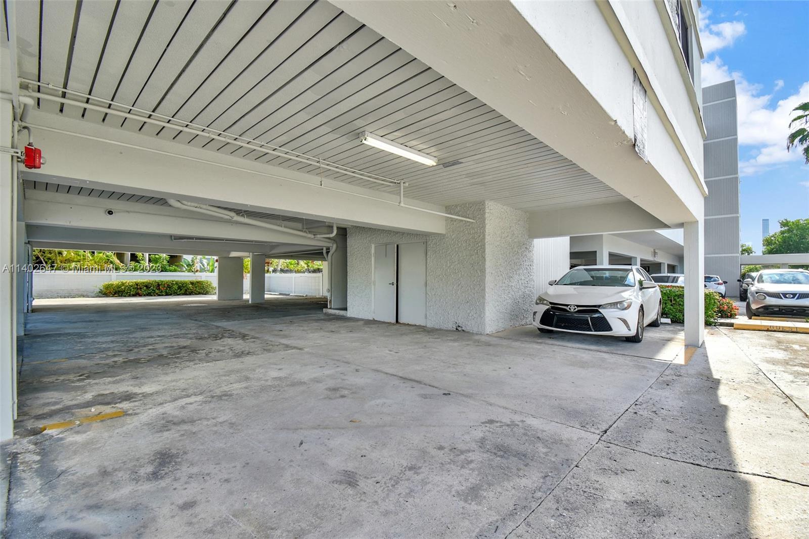 3527 NE 168th St Unit: 203