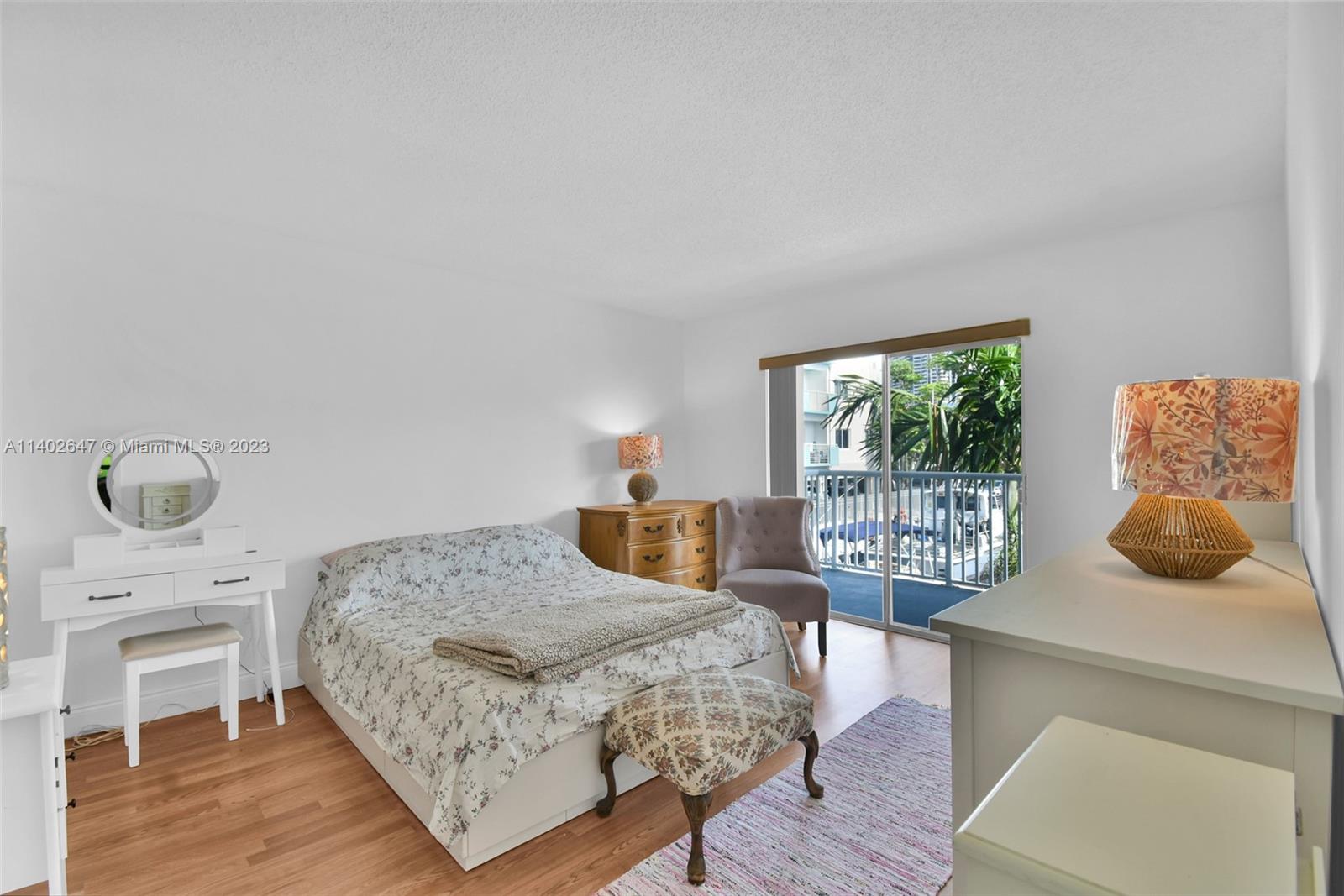 3527 NE 168th St Unit: 203
