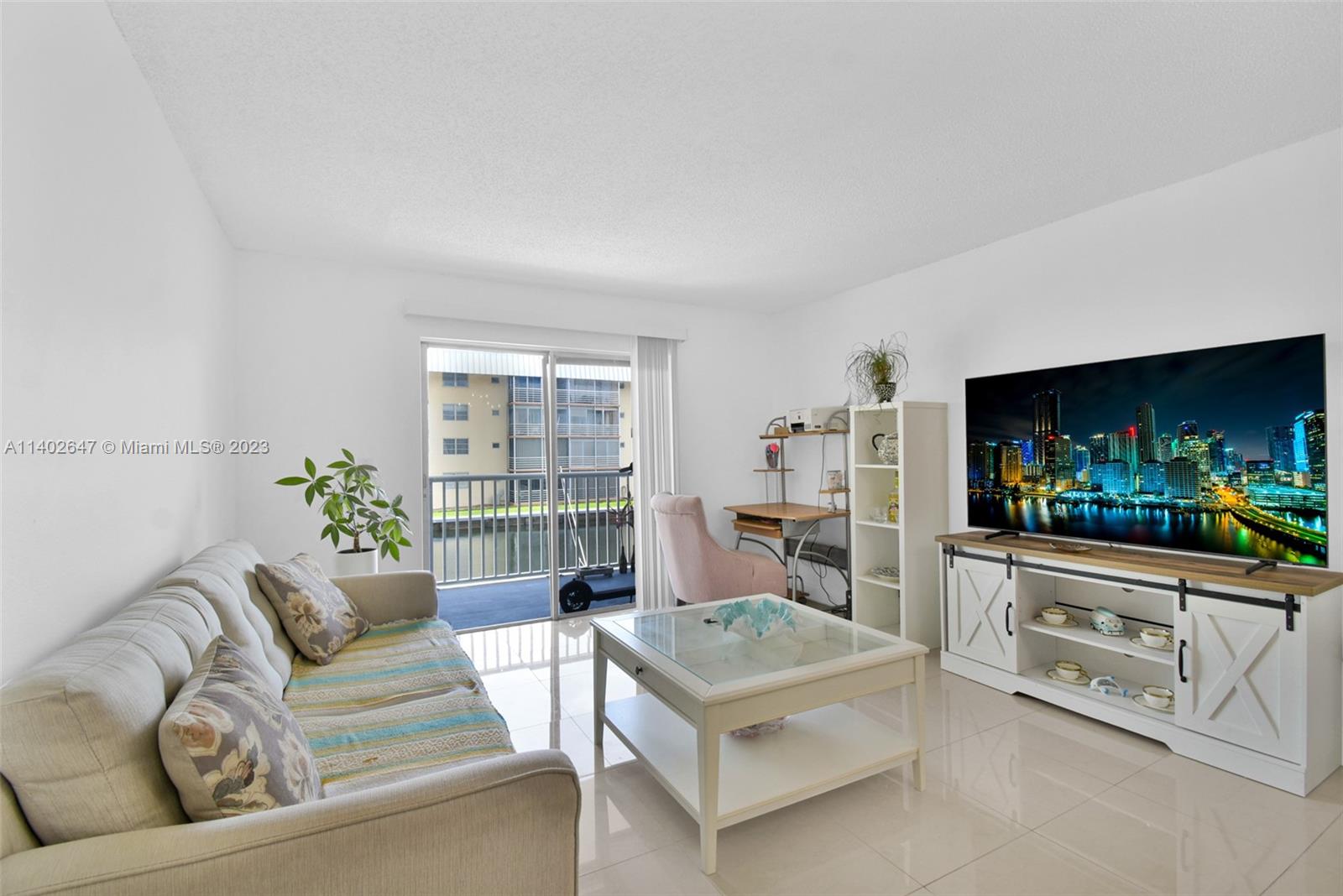 3527 NE 168th St Unit: 203