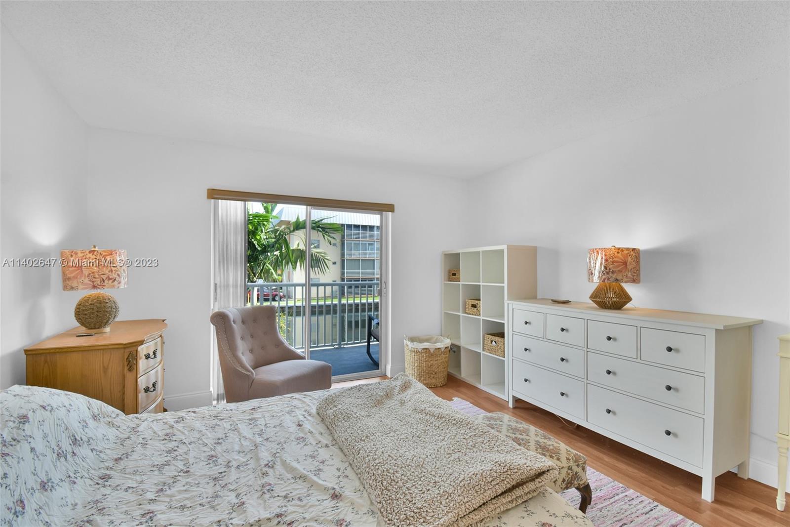 3527 NE 168th St Unit: 203