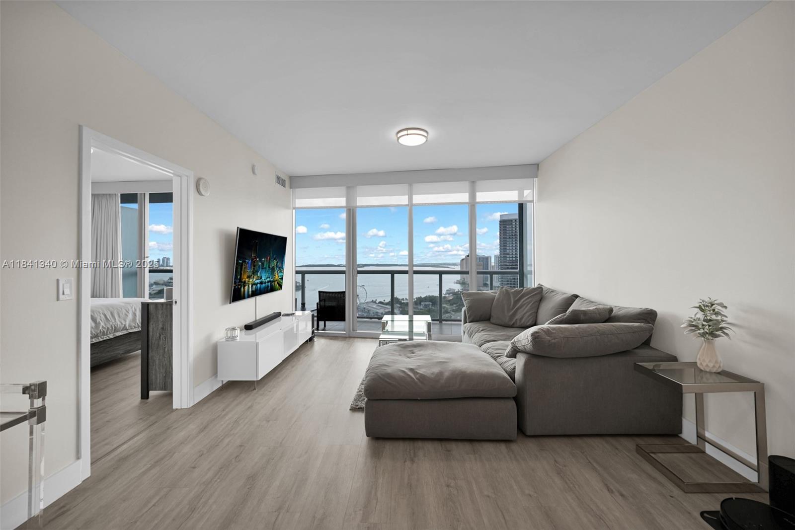 888 Biscayne Blvd # 4102