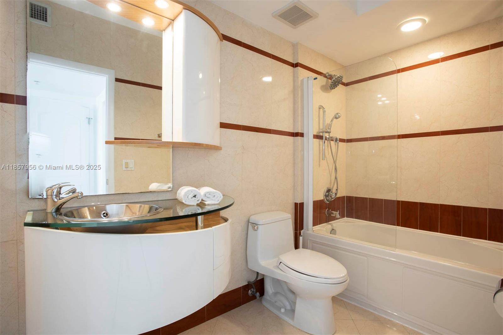 110 Washington Ave # 2518