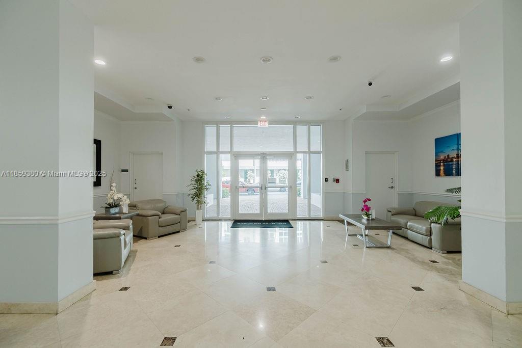 60 NW 37th Ave # 405