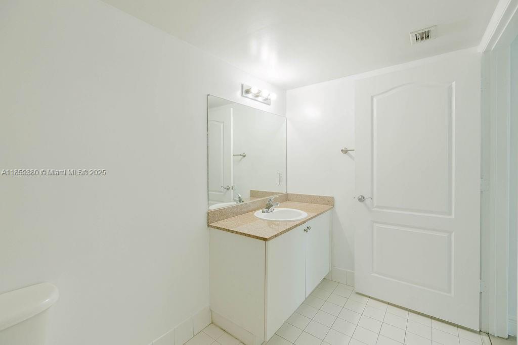60 NW 37th Ave # 405