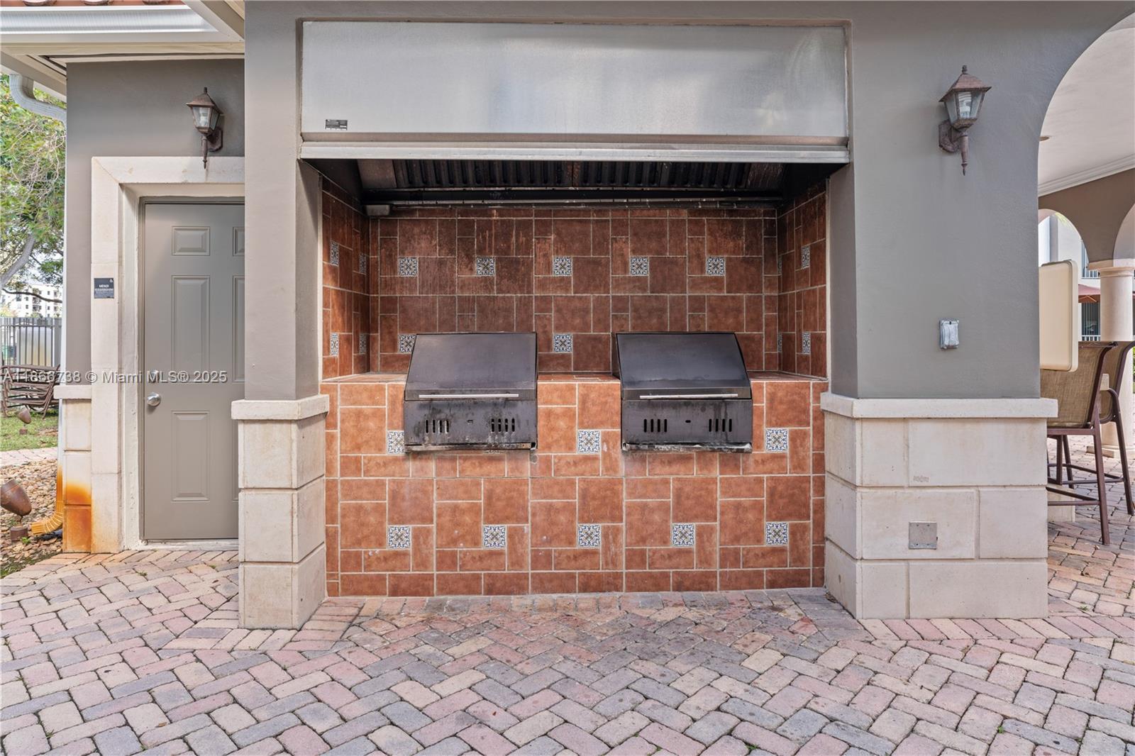 6851 SW 44th St # 106