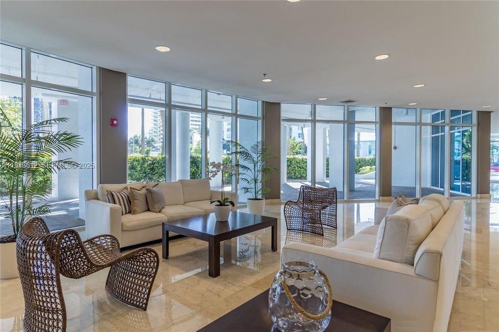 6515 Collins Ave # 1007