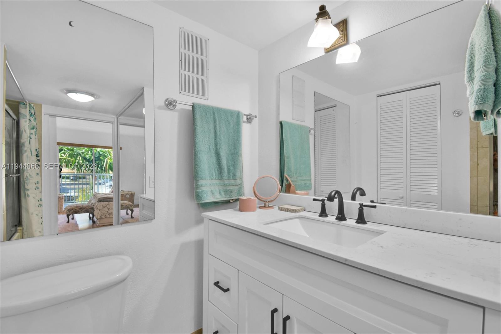 3527 NE 168th St # 203