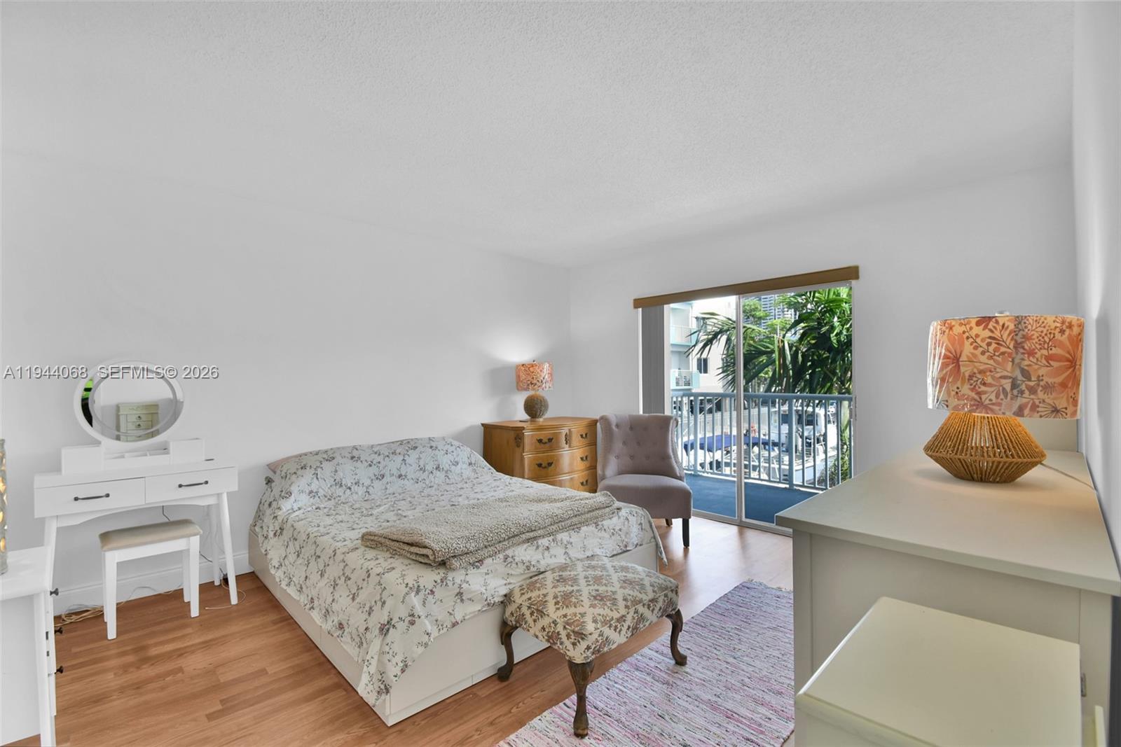 3527 NE 168th St # 203