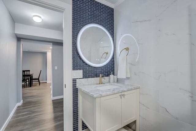 530 E Hiawatha Drive 215