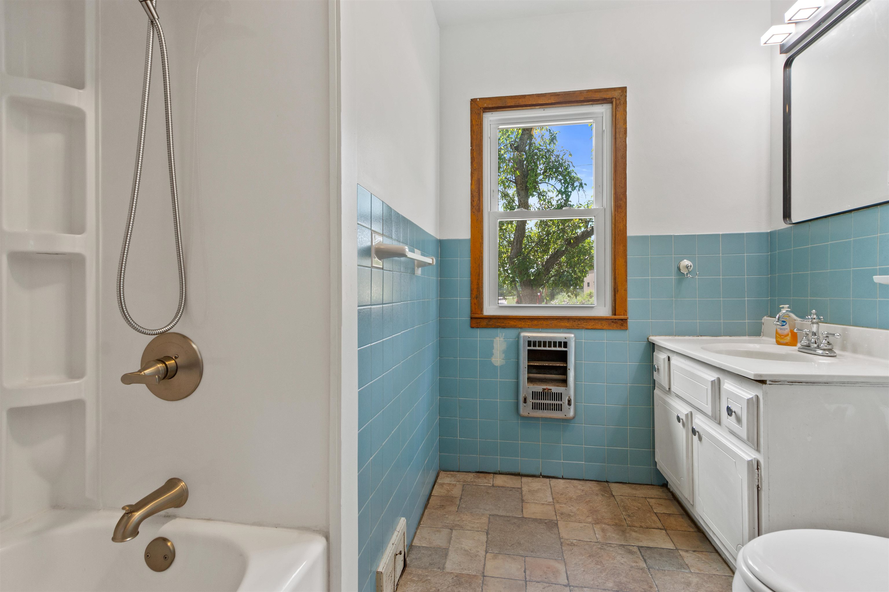202 W 5th Street
