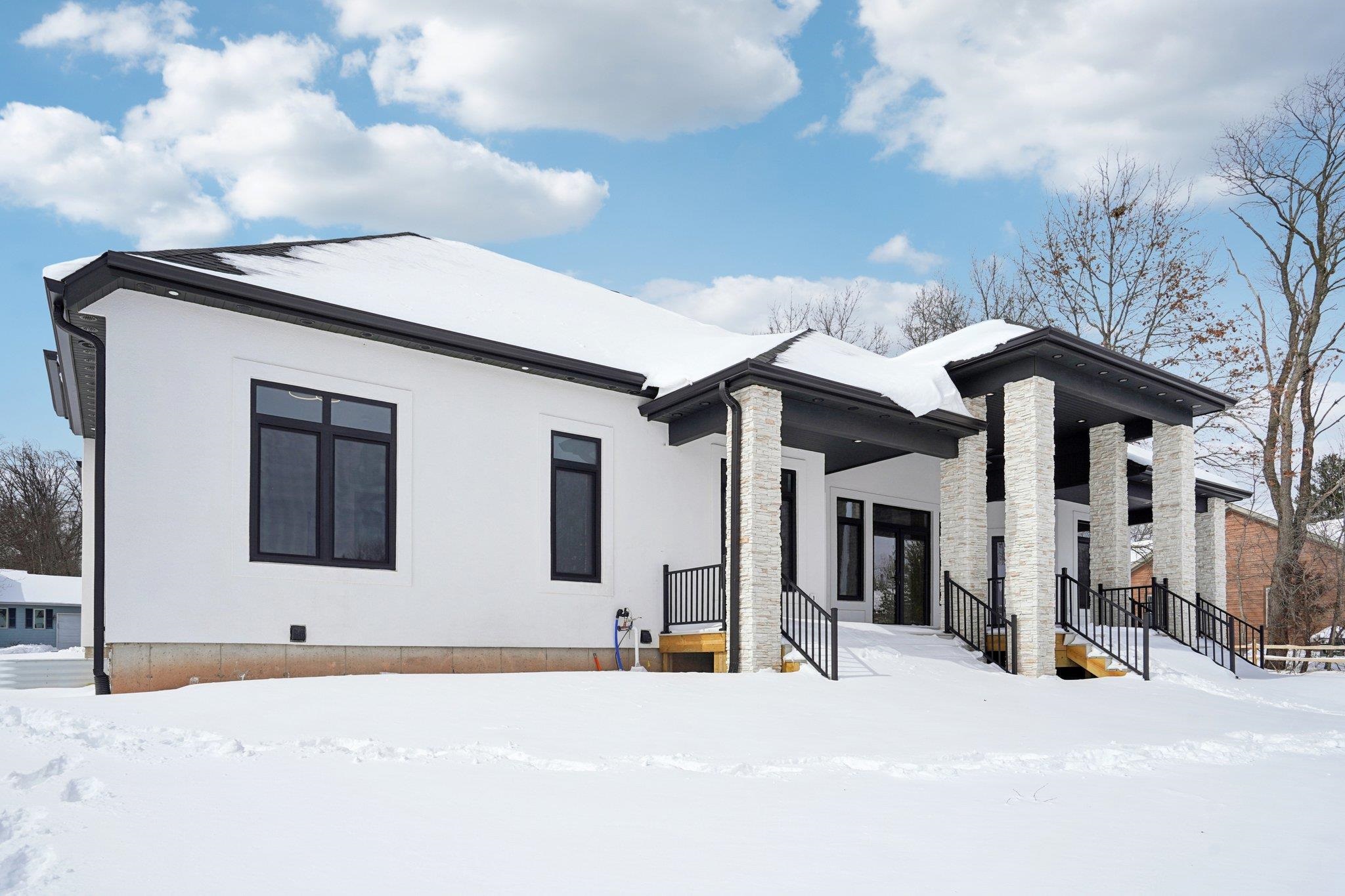 320 Oakbrook Drive